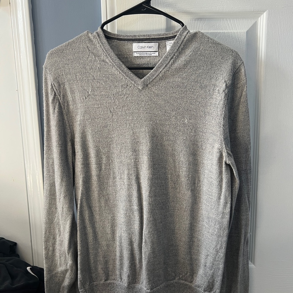 Calvin Klein Men's Light Gray V-Neck Sweater